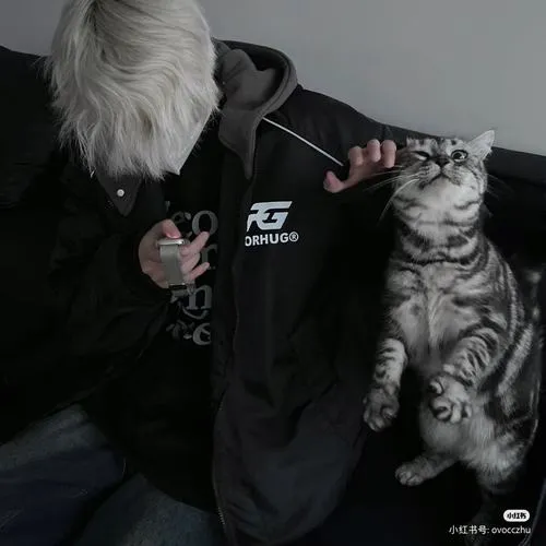 Ảnh profile thể hiện bố cục tạo cảm giác xa cách