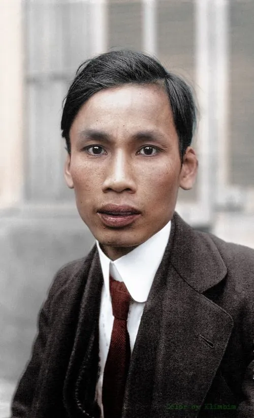 Chi tiết cổ áo rõ nét nhấn hoàn thiện sạch chỉnh chu