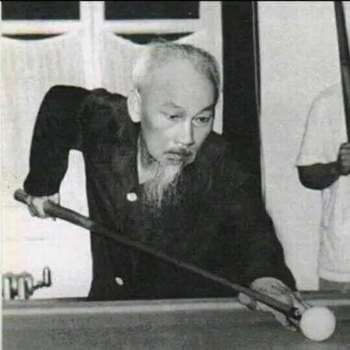 Ảnh bác Hồ đời thường, điều giản dị nào khiến người ta nhớ mãi