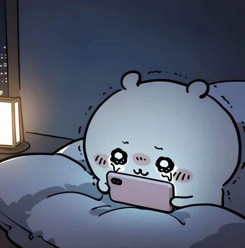 Gấu trắng trong phòng tối, ôm điện thoại sáng màn hình, cô đơn đến lạnh tay.