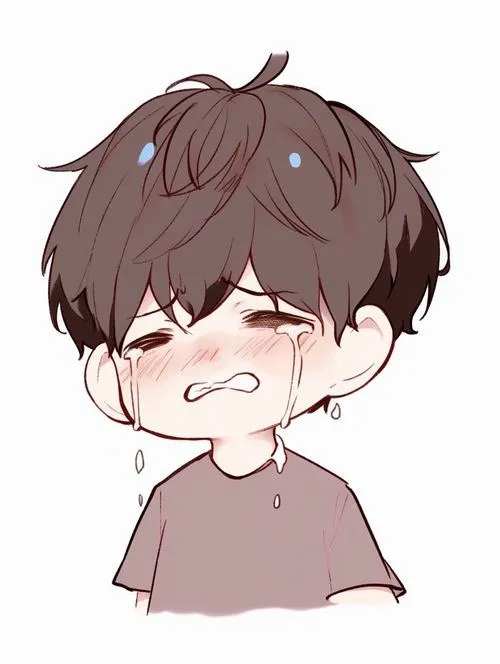 Cậu bé tóc nâu rưng rưng, môi run, đứng lặng kiểu buồn cô đơn khó nói.