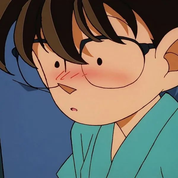 Khoảnh khắc Conan lúng túng trước Ran, góc nghiêng nhẹ, nền sáng dịu mắt