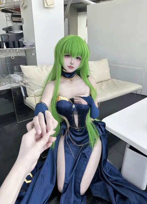 Hình tượng Violet hóa thân cosplay liên quân sắc nét