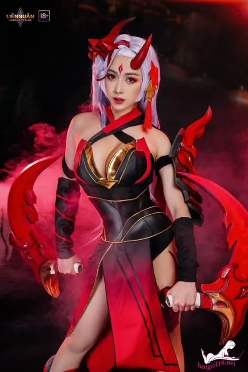 Cận cảnh áo giáp gồm họa tiết làm nổi tạo hình fantasy