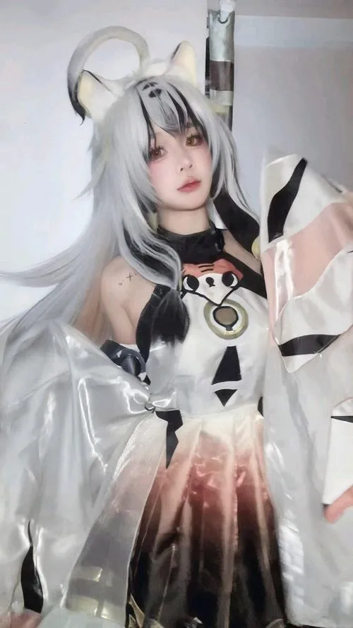 So sánh cosplay anime và cosplay game mobile phong cách fantasy