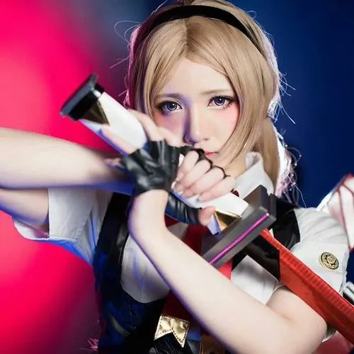 Bộ cosplay game sáng tạo với trang phục skin và vũ khí mô phỏng cuốn hút