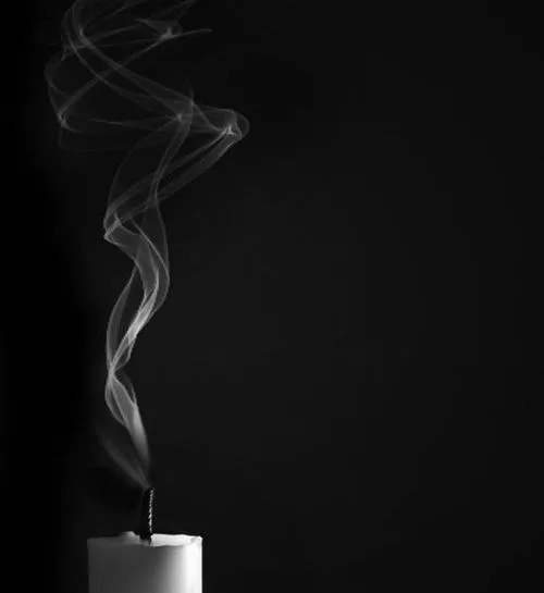 Ảnh đại diện tối màu tạo cảm giác lắng đọng tông màu đen tối giản