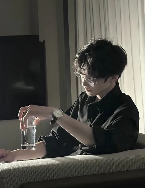 Ảnh profile Zalo cho nam: chọn đúng tông màu để vừa hiền vừa cá tính