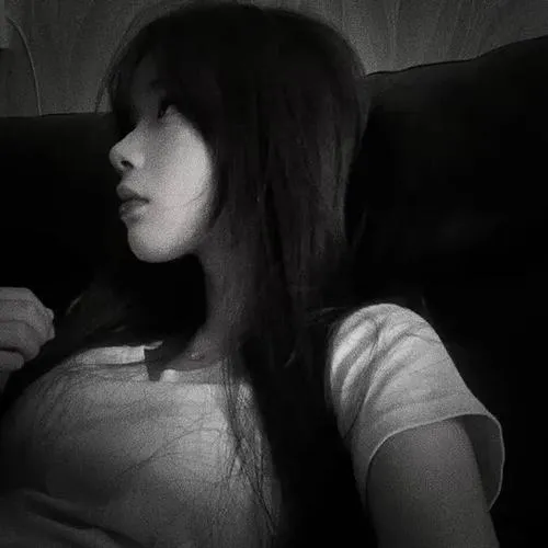 Hình ảnh đen trắng theo nghệ thuật chân dung phụ nữ