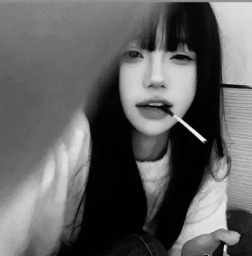 Ảnh đại diện đen trắng chạm ánh sáng chạm mặt người nữ