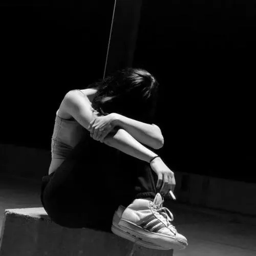 Hình ảnh đen trắng thể hiện con gái trong nhiếp ảnh cảm xúc