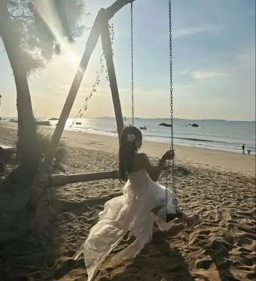 Avatar cô gái quay lưng lựa chọn an toàn nhưng không hề nhạt nhòa