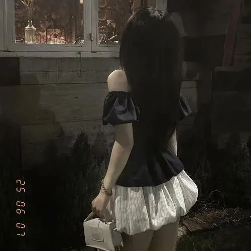 Khoảng trống mở ra tự sự nội tâm