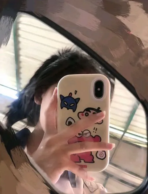 Samsung trở thành đạo cụ che mặt cho nàng thơ đời thường