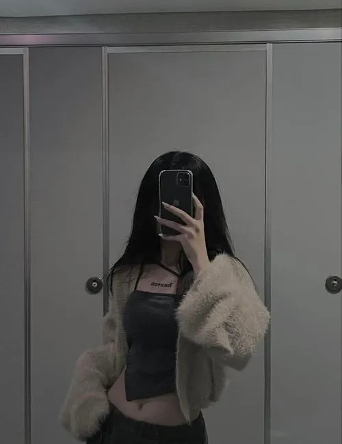 Ảnh gái xinh che mặt ngầu khiến anh em nhìn một lần là nhớ mãi