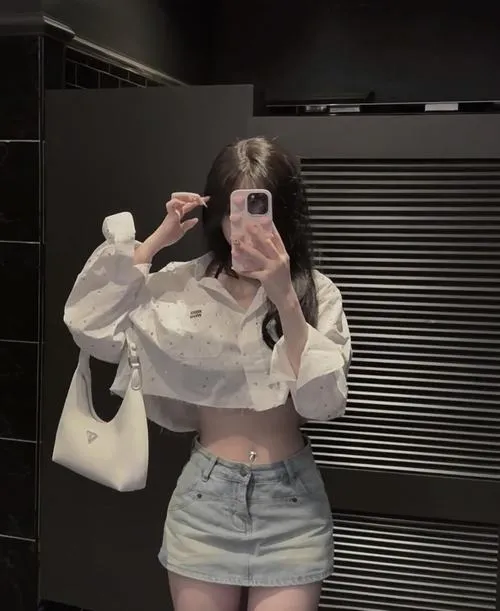 Ảnh gái xinh che mặt ngầu kiểu lạnh lùng nhìn là thấy chất