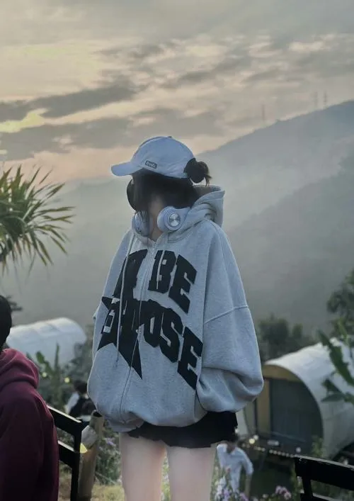 Vibe ngầu gắn với lạnh lùng trong ảnh gái xinh nghệ thuật trầm