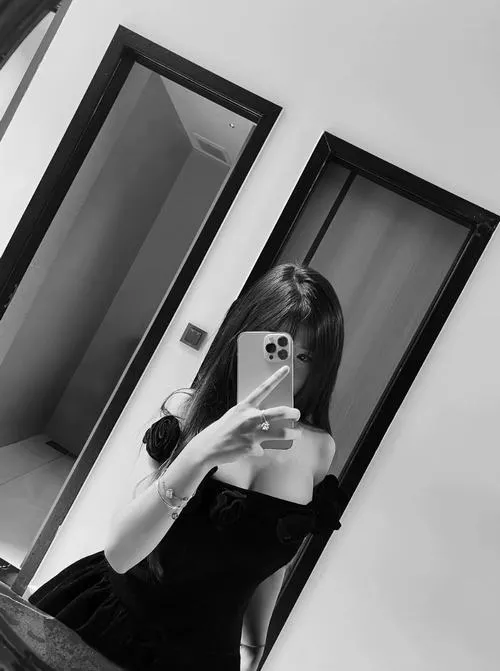 Sức hút lạ từ những ảnh gái xinh che mặt ngầu và lạnh lùng