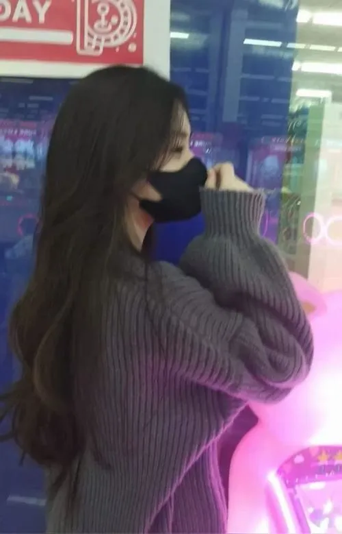 Vì sao ảnh gái xinh che mặt ngầu luôn tạo cảm giác tò mò