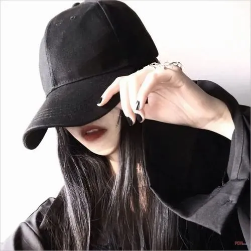 Ảnh girl cool khoác dark vibe không lộ mặt