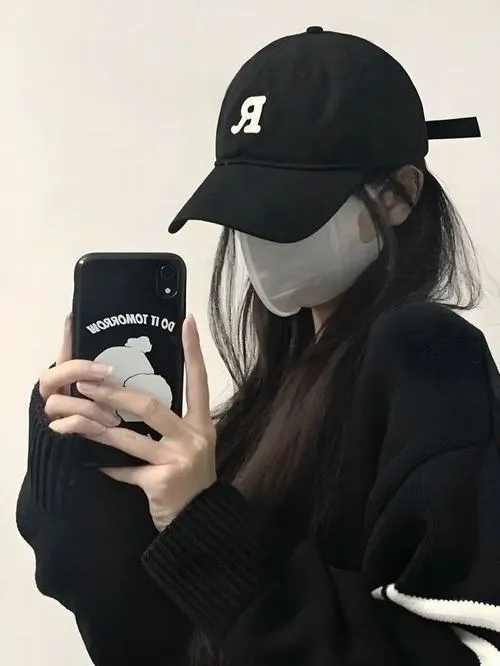 Phong cách tối màu làm gái xinh thêm ngầu