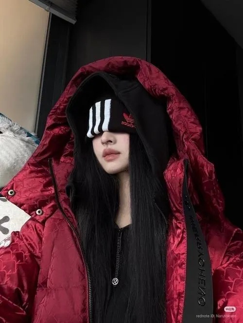 Gái xinh giấu mặt tạo tò mò trong ảnh nghệ thuật tối màu