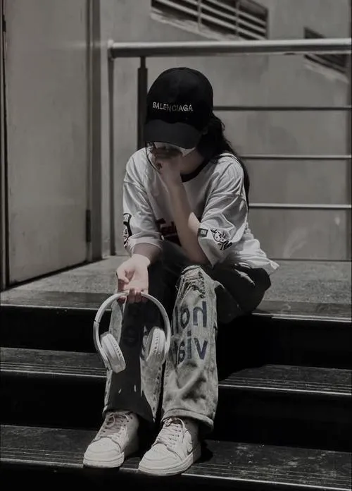 Ảnh gái xinh che mặt ngầu mang nét bad girl khó cưỡng