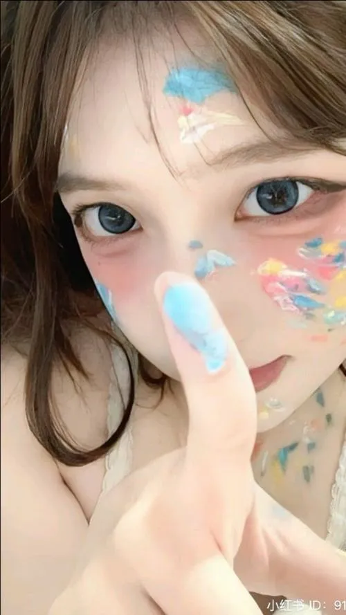 Vẻ đẹp nghệ thuật khắc họa nữ tính và cảm xúc