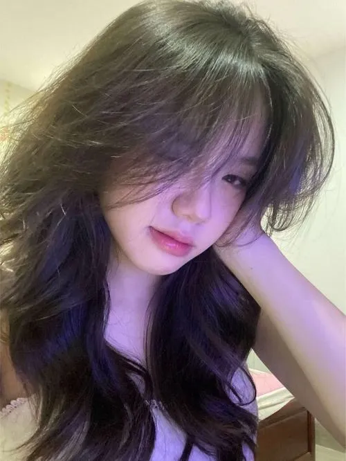 Gái xinh thể hiện thần thái cuốn hút tự nhiên