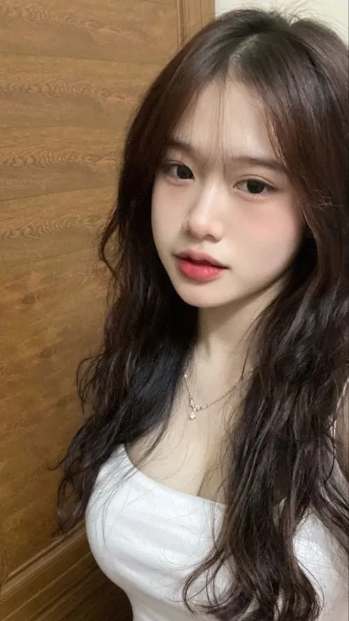 Hình mỹ nhân quyến rũ tinh tế mang thần thái tự tin