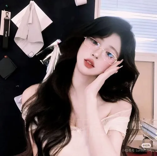 Gái xinh tóc dài làm thần thái nhẹ