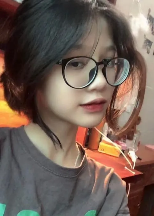 Phong cách tối giản giúp ánh mắt nổi bật