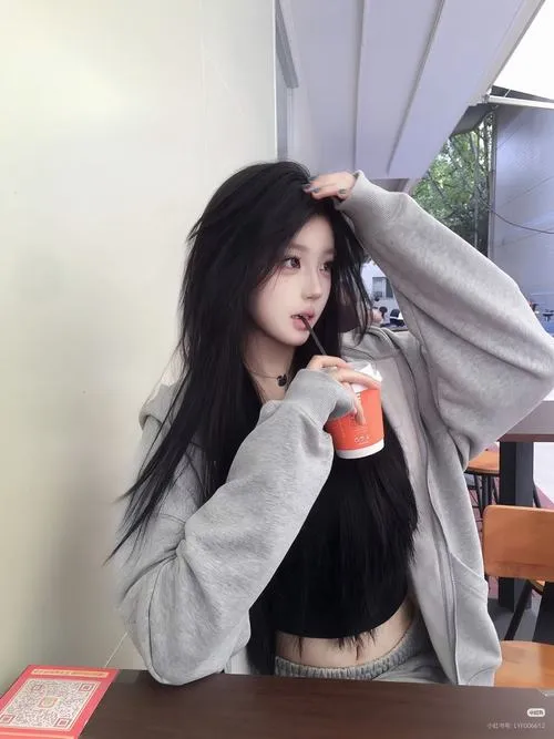 Gái xinh xuất hiện trên Douyin với vibe Douyin cuốn hút