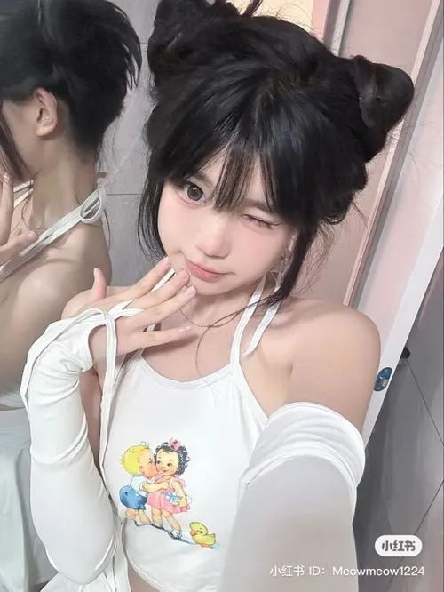 Trang phục và phong cách thể hiện trẻ trung tự nhiên