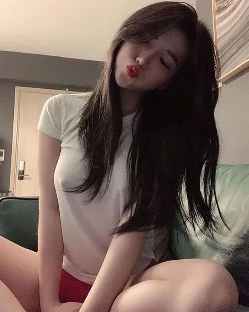 Ảnh gái Douyin đời thường gợi cảm giác gần gũi