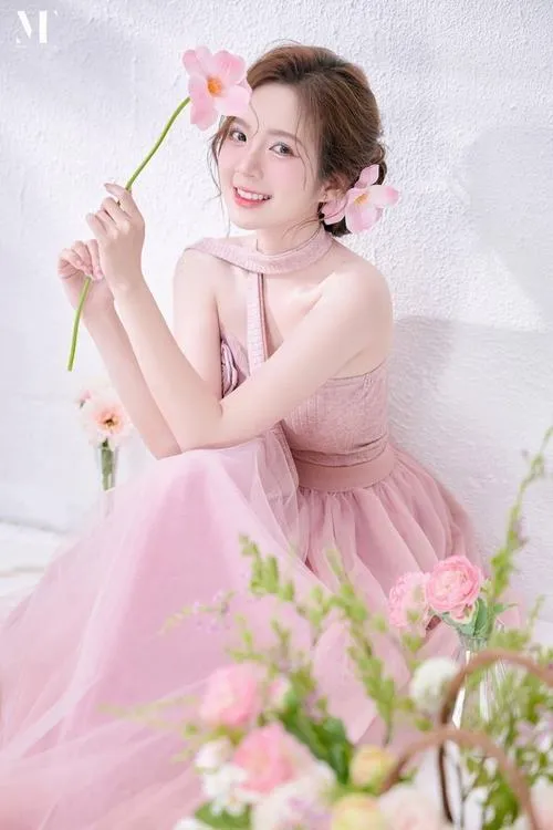 Thần thái trầm làm xem càng lâu càng ngấm