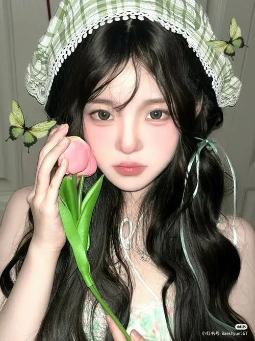 Thiếu nữ mang tính thẩm mỹ với thần thái trầm rất tinh tế