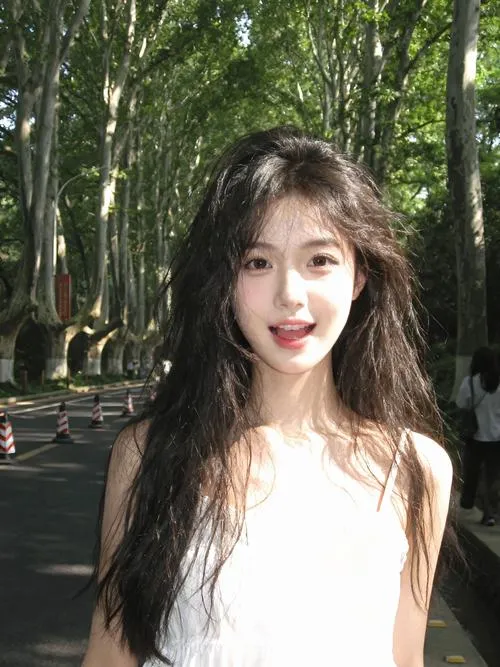 Đường nét gợi cảm tinh tế giữa nền tối đầy thẩm mỹ