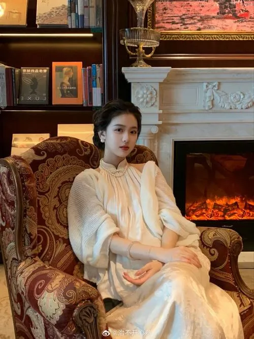 Vẻ đẹp nữ giới hiện hình qua ánh sáng mềm và bố cục