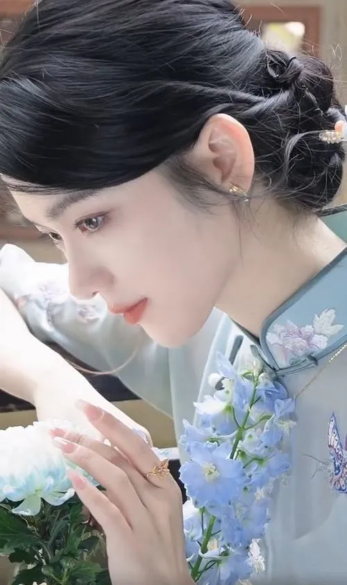 Aesthetic mood lan tỏa từ bố cục cận cảnh và nền ảnh