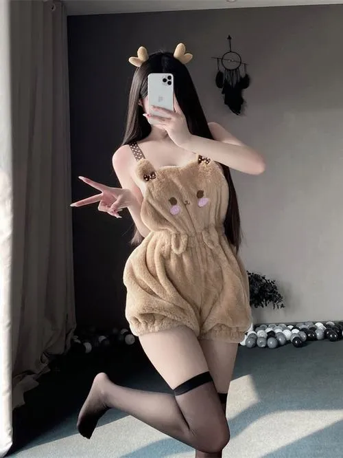 Ảnh đồ ngủ sexy tôn dáng khiến vẻ đẹp con gái thêm phần lả lơi