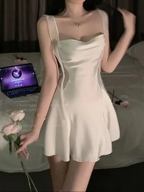 Thiếu nữ đáng yêu mặc váy ngắn thu hút ánh nhìn nhẹ nhàng