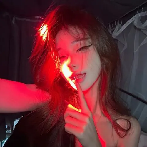 Gái xinh phong cách mạnh mang cảm xúc lặng yên