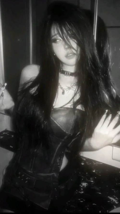 Gái đẹp ngầu thể hiện cá tính qua ánh nhìn sâu