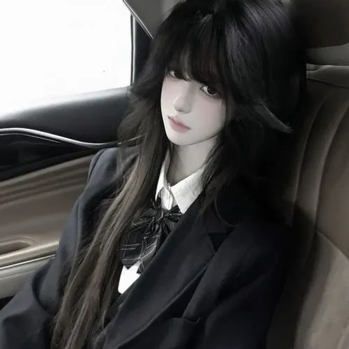 Gái xinh cá tính toát lên vibe lạnh lùng bằng biểu cảm gương mặt tĩnh lặng