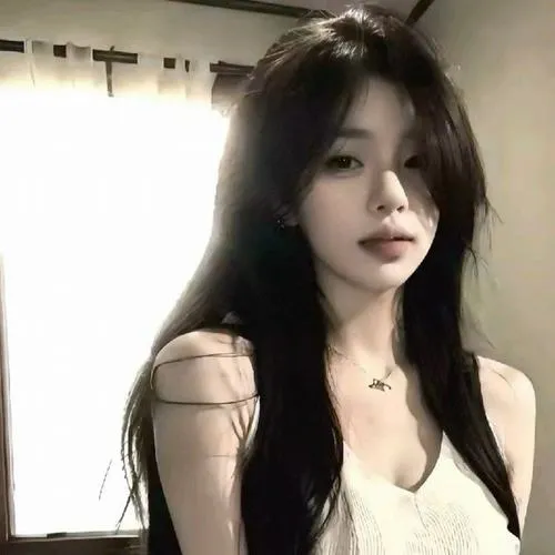 Ảnh girl cool nhấn mạnh nét mặt tĩnh lạnh lùng