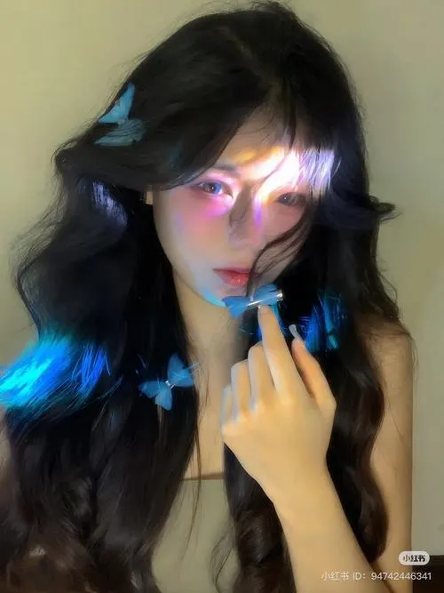 Gái xinh phong cách mạnh tạo cảm giác xa cách cuốn hút