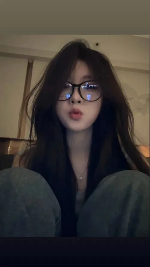 Ảnh chân dung gái xinh ngầu lạnh nổi bật thần thái