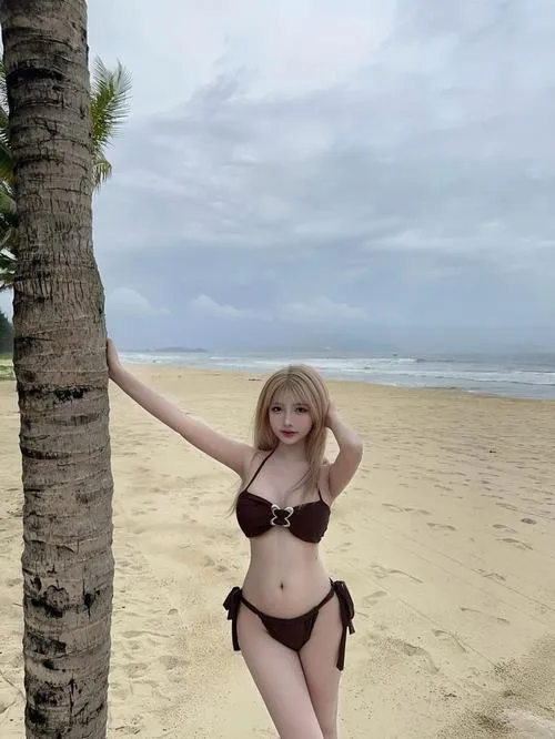 Khi gái xinh tiktok mặc bikini lên video là dân mạng xem không sót