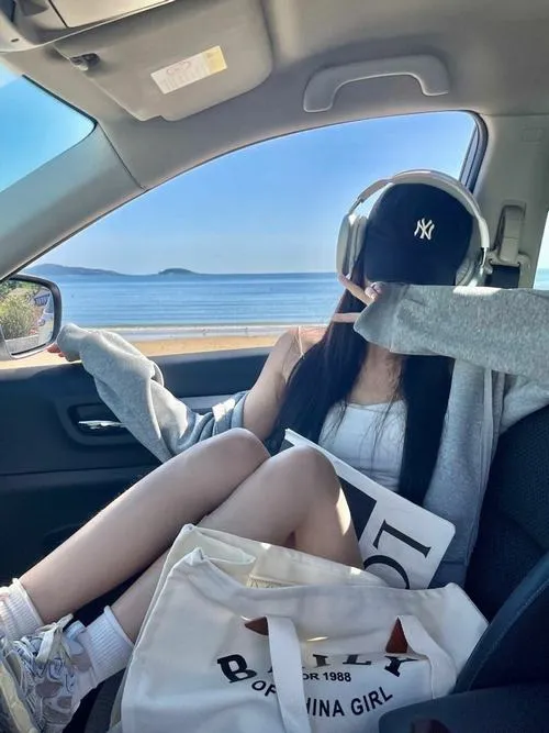 Làn da sứ làm mềm gương mặt Hàn thanh tú